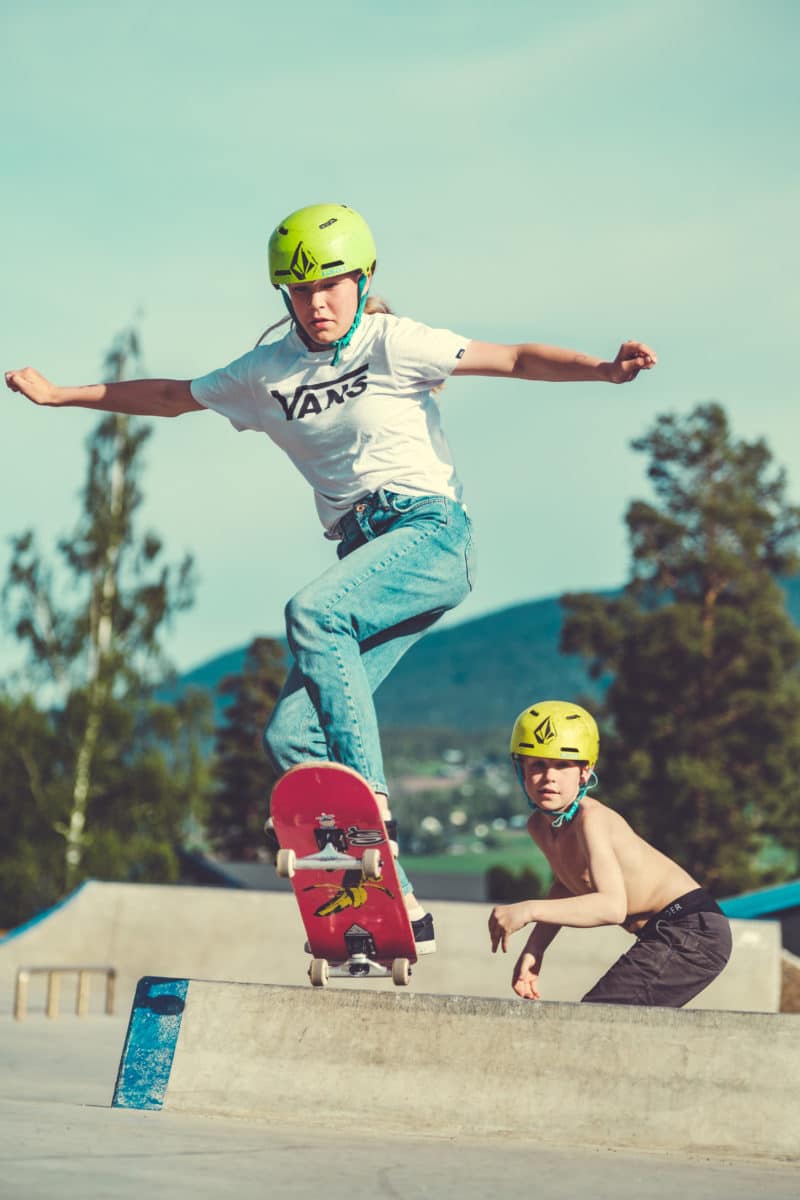 Jente på skateboard Vinstra skate og pumptrack - Foto: Bård Gundersen/Tverga