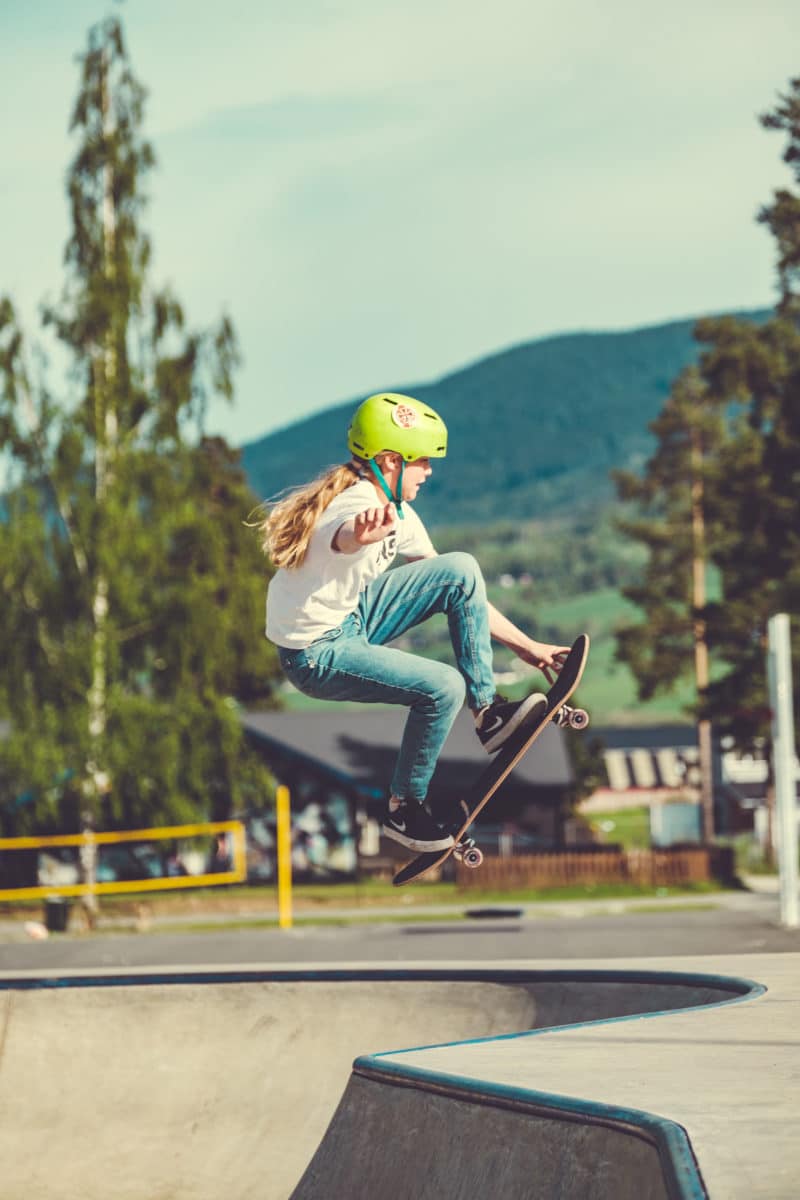 Jente på skateboard Vinstra skate og pumptrack - Foto: Bård Gundersen/Tverga