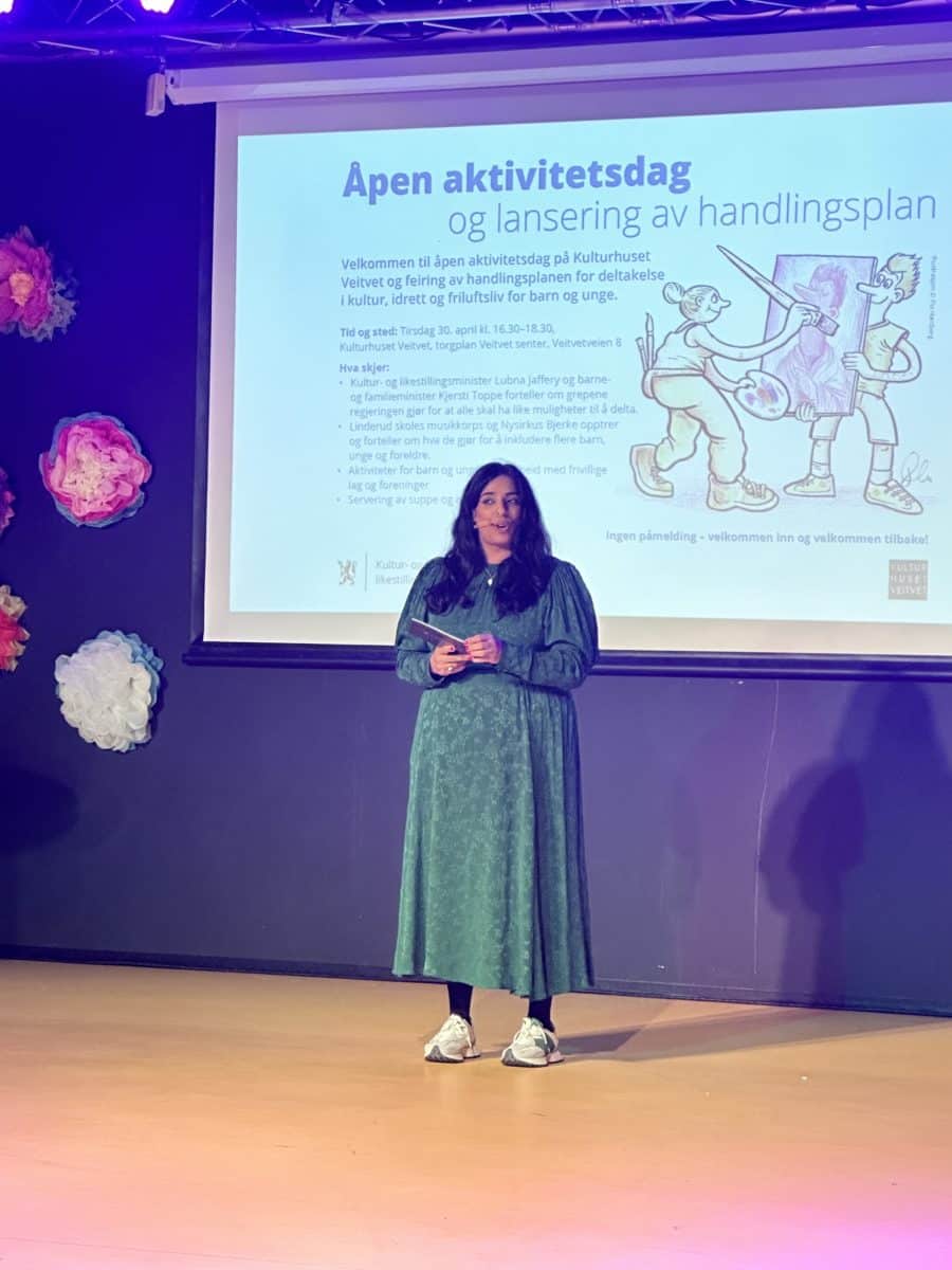 Kultur- og likestillingsminister Lubna Jaffrey la frem handlingsplanen for deltakelse i fritidsaktiviteter